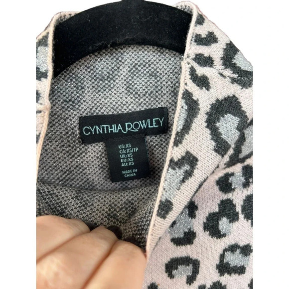 Cynthia Rowley Women's Cozy Sparkle Snow Leopard Turtleneck Sweater Size XS - Picture 3 of 6